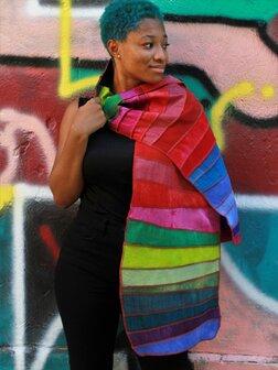 Regenboog sjaal zijde - rode stiksels  - Liz