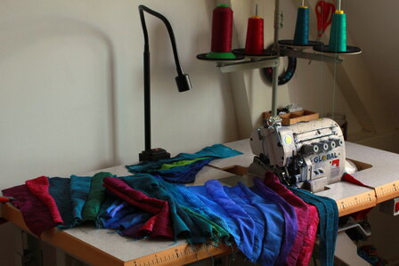 Zijden patchwork regenboog sjaal - Liz