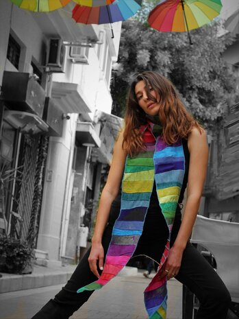 Lange smalle zijden regenboog sjaal - Liz