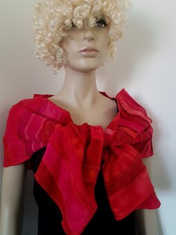 Rode zijden sjaal - Liz Rode zijden sjaal - Liz