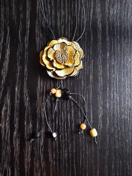 Leren bloem ketting klein geel Leren bloem ketting klein geel