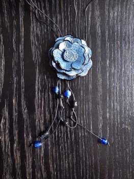 Leren bloem ketting klein jeans blauw Leren bloem ketting klein jeans blauw