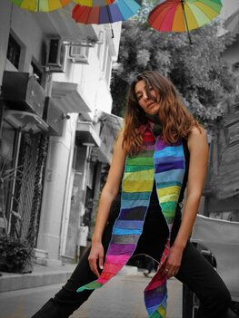 Lange smalle zijden regenboog sjaal - Liz Lange smalle zijden regenboog sjaal - Liz
