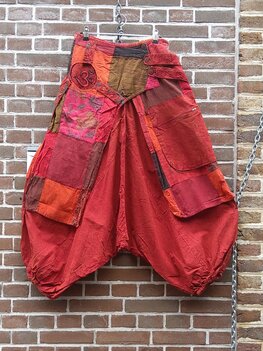 Harembroek 'rokje' rood patch